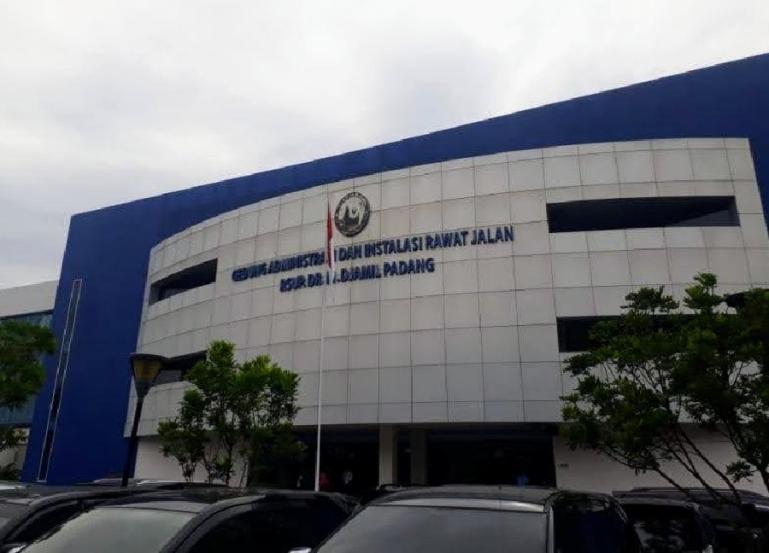 Gedung Administrasi dan Instalasi Rawat Jalan RSUP Dr M Djamil Padang. (Dok : Istimewa)