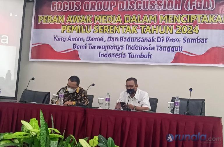 Suasana FGD tentang peran media dalam menciptakan pemilu serentak tahun 2024, di Padsng, Rabu (7/9). (Foto : Arzil)