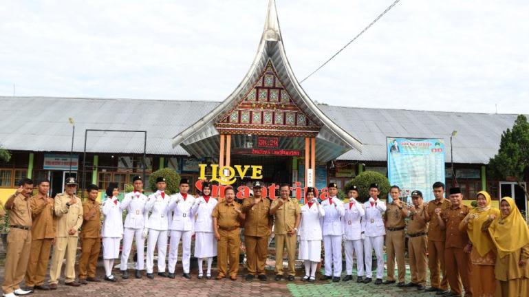 Wakil Wali Kota Pariaman, Mardison Mahyuddin menyampaikan arahannya terkait tentang narkoba di SMAN 3  Pariaman. (Foto : Istimewa)