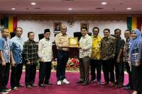 Ketua DPRD Sumbar Supardi dan rombongan disambut oleh pimpinan dan sejumlah anggota DPRD Riau, Kamis (15/9). (Dok : Istimewa)