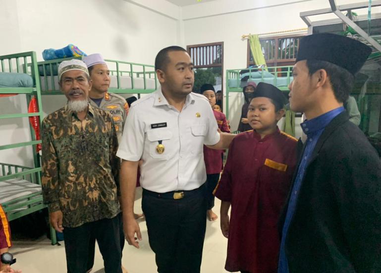 Wagub Audy saat kunjungi Yayasan Jabal Rahmah, di Nagari Sago Salido, Kecamatan IV Jurai, Pesisir Selatan, Rabu (21/9). (Dok : Istimewa)