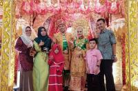 Resepsi Fomal dan Fikoh serta Turun Mandi Queen F: Berlangsung Meriah, Bernuansakan Minang Heritage