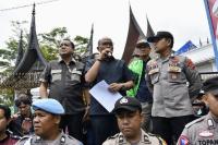 Tolak Kenaikkan BBM hingga Hentikan Aplikasi Ojol Baru: Massa Driver Ojol di Padang Demo ke DPRD Sumbar