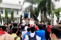 Tolak Kenaikkan Harga BBM Subsidi: DPRD Sumbar kembali Didatangi Ribuan Mahasiswa