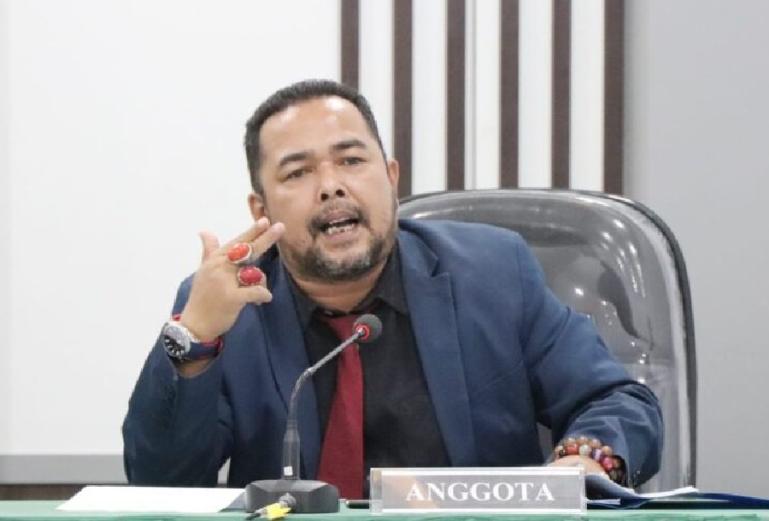 Komisioner KI Sumbar, Adrian Tuswandi. (Dok : Istimewa)