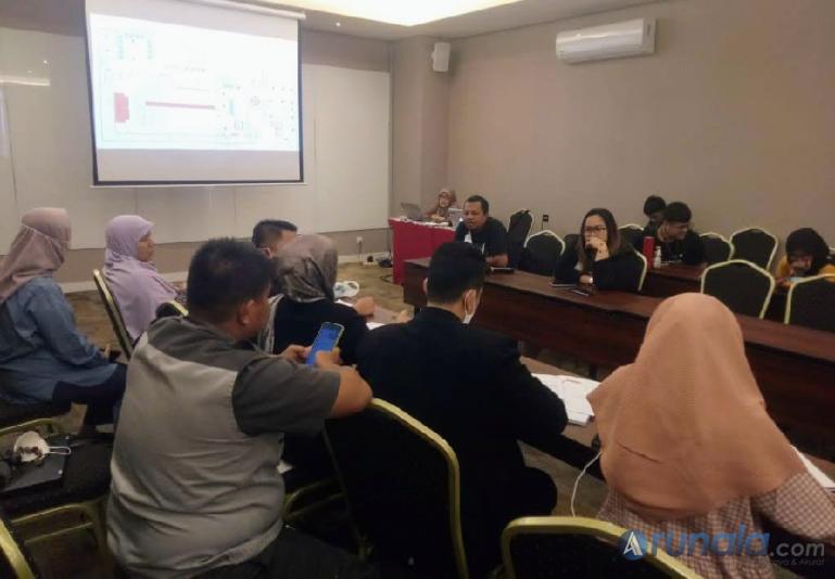 Suasana rapat technical meeting jelang Semiloka Nasional II APKESMI di THE ZHM Premiere Padang, Minggu (23/10). (Foto : Fajril)