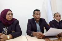 DPW PPNI Sumbar memberikan keterangan penolakan pengesahan UU Kesehatan (Omnibus Law) di Kantor DPW PPNI Sumbar, kemarin. (Dok : Istimewa)