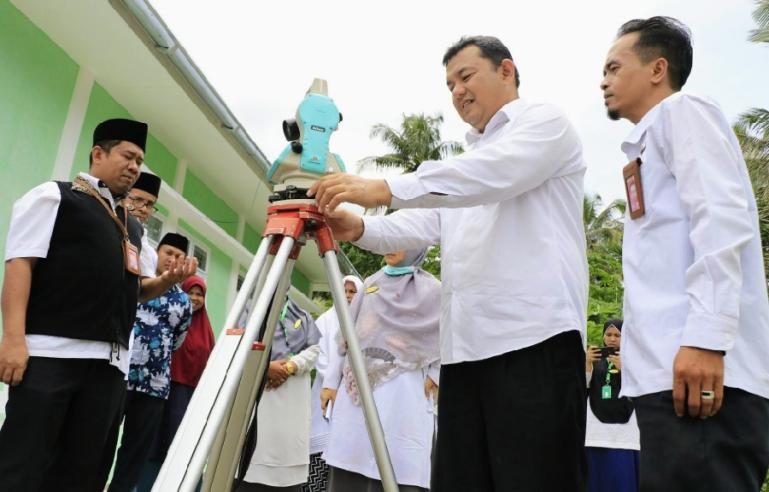 Tim kalibrasi arah kiblat Kemenag Sumbar saat turun ke lapangan, Selasa (18/10). (Dok : Istimewa)