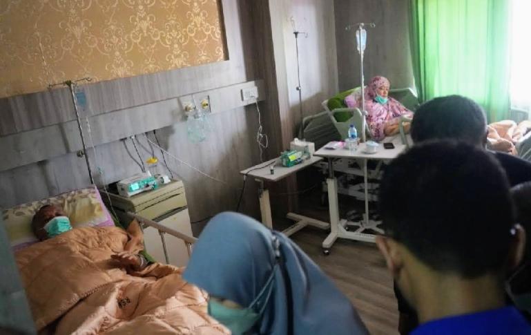 Dubes RI untuk Myanmar Komjen Pol (P) Prof Iza Fadri beserta istri menjalani perawatan di ruangan Anyelir 1 Embun Pagi RSUP Dr M Djamil Padang, Selasa (4/10). (Dok : Istimewa)
