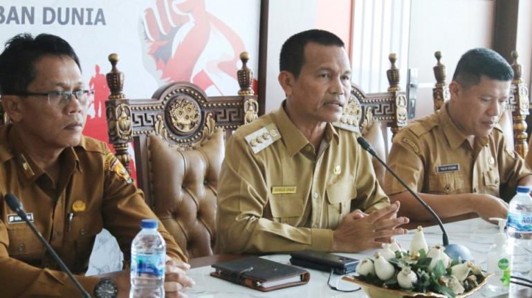 Wali Kota Pariaman, Genius Umar usai mengikuti Rapat Koordinasi (Rakor) Reformasi Birokrasi Tematik Penanggulangan Kemiskinan di Provinsi/Kota/Kabupaten yang digelar oleh KemenPAN-RB Republik Indonesia secara virtual bertempat di Ruang Rapat Walikota Pari