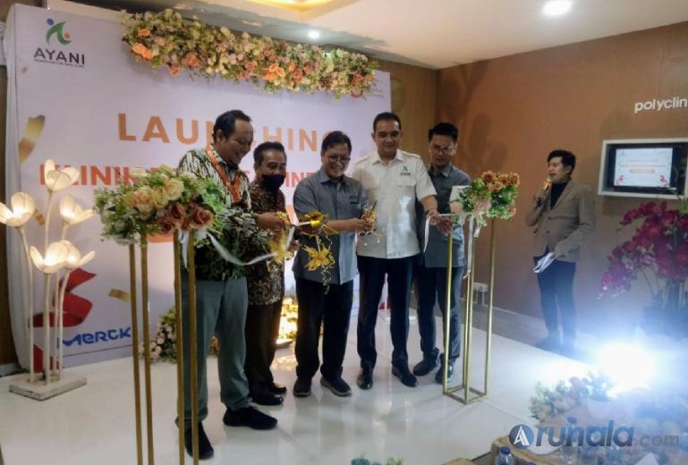 Pengguntingan pita oleh Komisaris Utama PT Tridaya Medika Sinergi Dr dr Dovy Djanas SpOG KFM MARS, Komisaris Ade Rezki Pratama, Direktur dr Berriandi Arwan SpOG, Direktur AYani Clinic Women and Children dr Saiful Bahri dan Regional Business Operation Mana