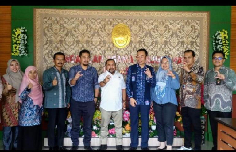 Ketua KI Sumbar, Noval Wiska dan tim kunjungi Pengadilan Agama kelas IB Tanjung Pati, Kabupaten Limapuluh Kota, Kamis (27/10). (Dok : Istimewa)
