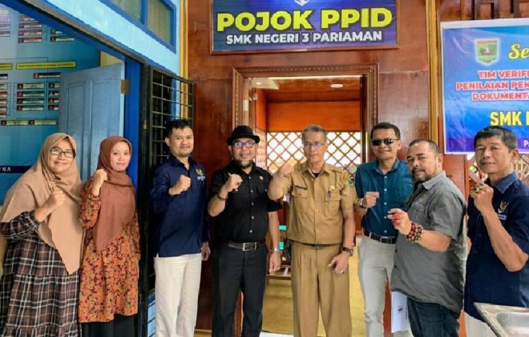 Tim verfak KI Sumbar ketika kunjungi SMK Negeri 3 Kota Pariaman, Selasa ini (18/10). (Dok : Istimewa)