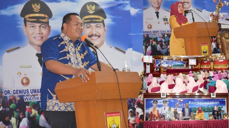 Sekretaris Daerah Kota (Sekdako) Pariaman Yota Balad membuka workshop peningkatan kapasitas dan aktualisasi diri pengurus organisasi wanita yang ada di Kota Pariaman, di Aula Balaikota Pariaman, Kamis (6/10). (Foto : Istimewa)