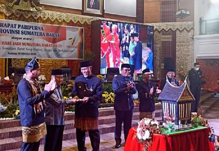 Mantan Wakil Presiden RI, Jusuf Kalla saat menghadiri HUT ke 77 tahun Sumbar, di ruang sidang utama gedung DPRD Sumbar, Sabtu (1/10). (Dok : Istimewa)