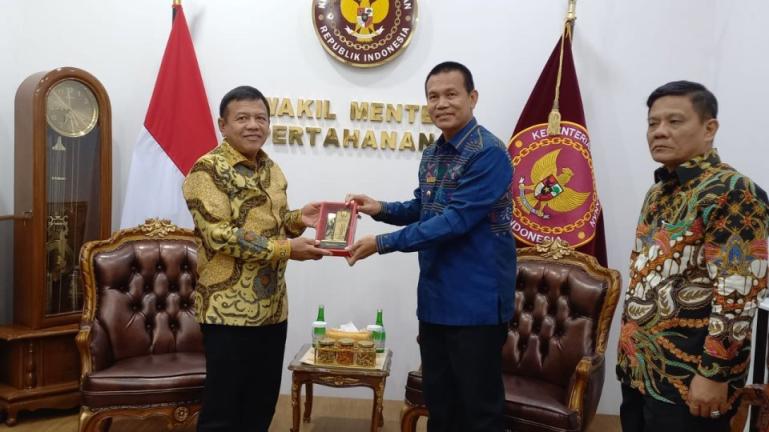 Walikota Pariaman, Genius Umar secara gerak cepat menemui langsung Wakil Menteri Pertahanan Republik Indonesia, Herindra Menindaklanjuti penerimaan hibah kapal perang TNI Angkatan Laut, bertempat di Kantor Wamenhan RI, di Jakarta Pusat, Jumat (14/10/2022)