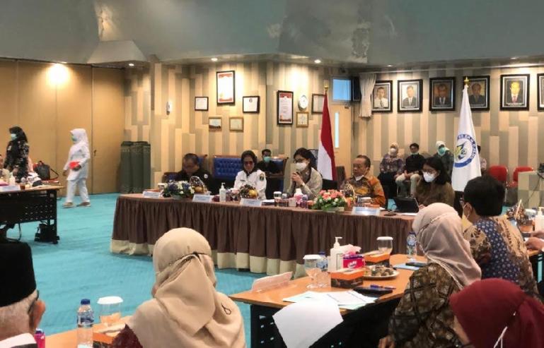Suasana rapat dengar pendapat kunjungan kerja spesifik Komisi IX DPR RI di aula lantai IV RSUP M Djamil Padang, Rabu (9/11). (Dok : Istimewa)