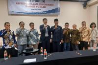 Gubernur Mahyeldi bersama komisioner KI Sumbar saat berada di kantor KI Pusat, Jakarta, Selasa (1/11). (Dok : Istimewa)