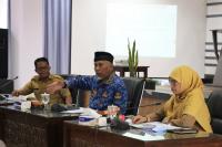 Gubernur Mahyeldi pimpin rakor penanganan bagan Danau Singkarak di aula Dinas Kelautan dan Perikanan Sumbar, Senin siang (14/11). (Dok : Istimewa)