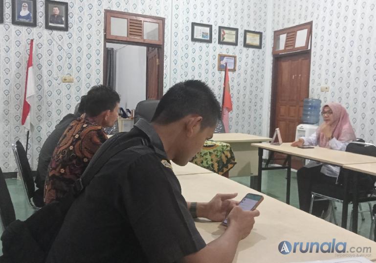 Pertemuan staf Bawaslu Sumbar dengan ketua dan anggota Bawaslu Kota Payakumbuh bahas IKP 2024, kemarin. (Foto : Arzil)