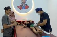 Proses sunat di Alfatih Sunat Center Padang. (Dok : Istimewa)