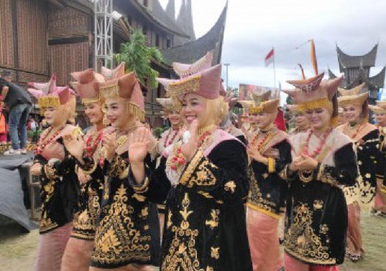 Para peserta Festival Budaya Minangkabau V diadakan Pemkab Tanahdatar, Kamis (17/11). (Dok : Istimewa)