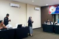 Elly Yanti Presentasikan Penerapan KIP di Bawaslu Sumbar