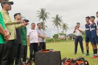 Pemain Persikopa Dapat Sepatu Baru