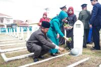 Peringati Hari Pahlawan, Genius Tabur Bunga di TMP