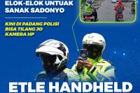 Polisi Tilang Pengendara Motor Pakai HP