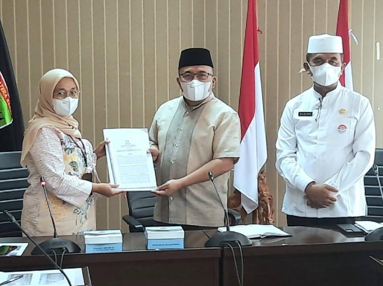 Kepala Ombudsman RI Perwakilan Sumbar, Yefri Heriani berikan apresiasi kepada Pemprov Sumbar soal PPDB SMA/Sederajat tahun 2022, Jumat (2/12). (Dok : Istimewa)