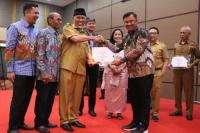 Bupati Dharmasraya Raih Penghargaan BUKA Award