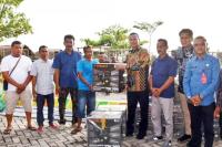 Genius Serahkan Bantuan Alat Tangkap Ikan untuk Nelayan