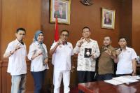 Genius Umar Terima Medali BUKA Award 2022