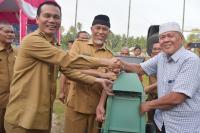 Pemprov Bantu 13 Gapokta Kota Pariaman dengan Alsintan