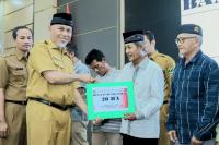 Petani Sumbar Terima Bibit Padi dan Jagung dari Gubernur