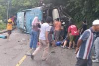 Bus Pembawa Rombongan Universitas Riau Kecelakaan: Tabrak 3 Kendaraan, 33 Penumpang Luka-Luka