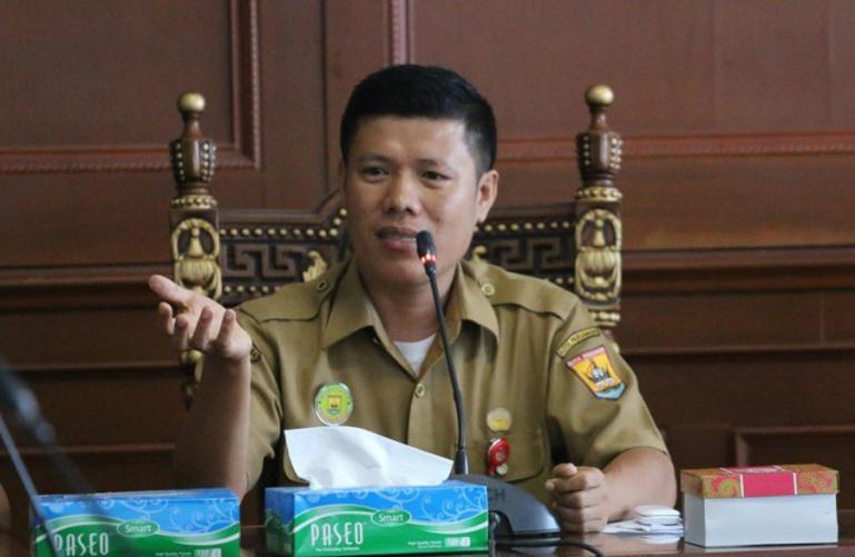 Plh Kepala Bappeda Kota Pariaman, Yalvi Endri, saat berikan keterangan tentang daya serap anggaran pemko pada 2022 di ruang kerjanya, Kamis (5/1). (Dok : Istimewa)