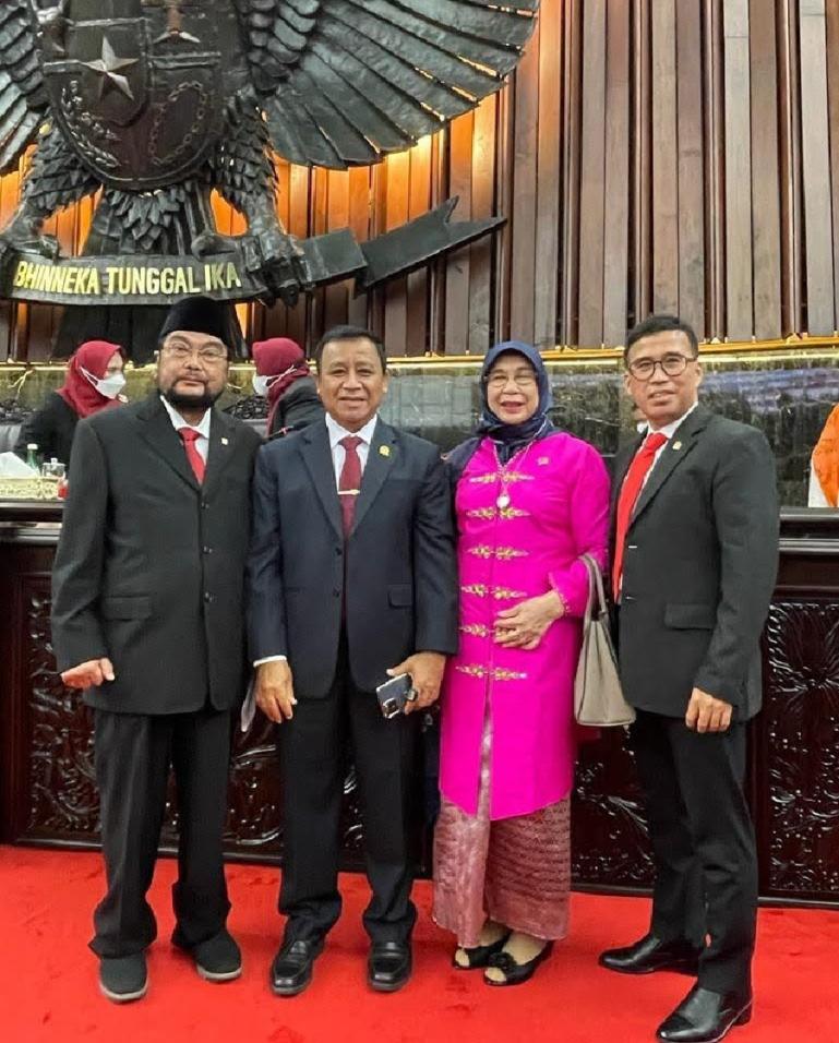 Empat anggota DPD RI dapil Sumbar masing-masing Emma Yohanna, Muslim M Yatim, Leonardy Harmainy dan Alirman Sori seusai sidang paripurna DPD RI, Senin (9/1). (Dok : Istimewa)