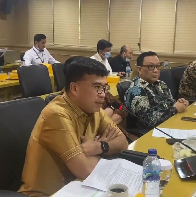 Senator Alirman Sori ketika mengikuti rapat pleno komite 1 DPD RI di Jakarta, Selasa (10/1). (Dok : Istimewa)