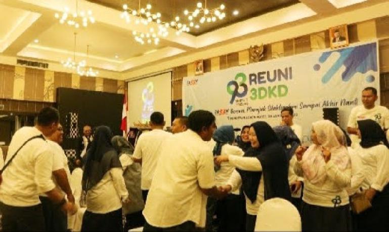 Para alumni saling melepas kangen antar mereka. (Dok : Istimewa)