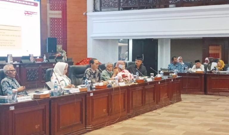 Suasana seminar ranperda tanah ulayat di DPRD Sumbar, Rabu (11/1). (Dok : Istimewa)