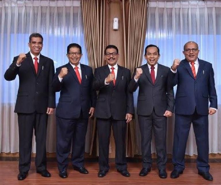 Direktur Operasional Syafrizal, Direktur Kepatuhan Restu Wirawan, Direktur Utama Muhamad Irsyad, Direktur Kredit dan Syariah Gusti Candra, serta Direktur Keuangan Sania Putra. (Dok : Istimewa)