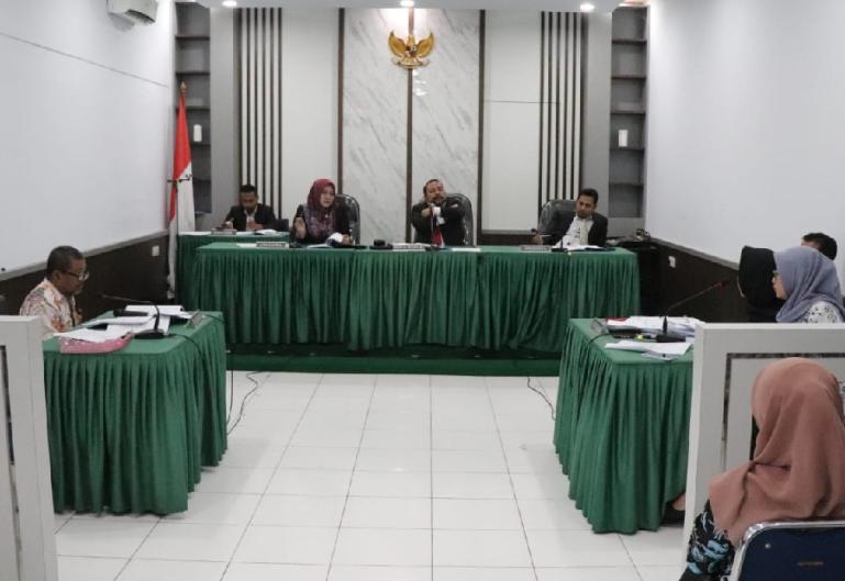 Suasana sidang keterbukaan informasi publik di KI Sumbar diawal tahun 2023, Kamis (5/1). (Dok : Istimewa)
