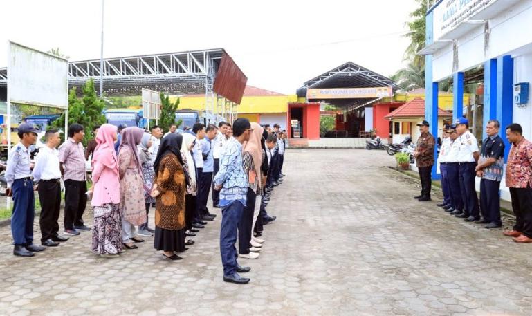 Wawako Mardison pimpin apel di Dishub Kota Pariaman, Kamis (5/1). (Dok : Istimewa)