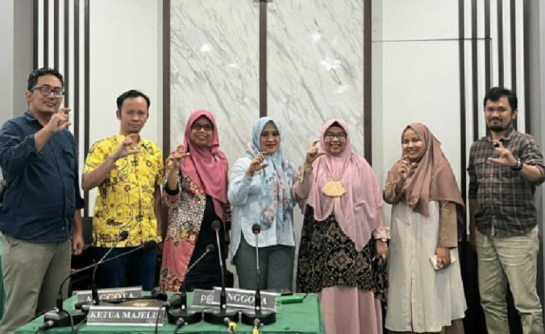 Tim akademis Departemen Politik dari Fisip Unand saat berkunjung ke KI Sumbar terkait rencana magang mahasiswa bagi kampus itu, Rabu (11/1). (Dok : Istimewa)