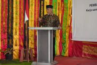 Gubernur Mahyeldi saat terima laporan masyarakat dalam kegiatan peresmian Program Wash Sirukam di Kabupaten Solok, Sabtu (21/1). (Dok : Istimewa)