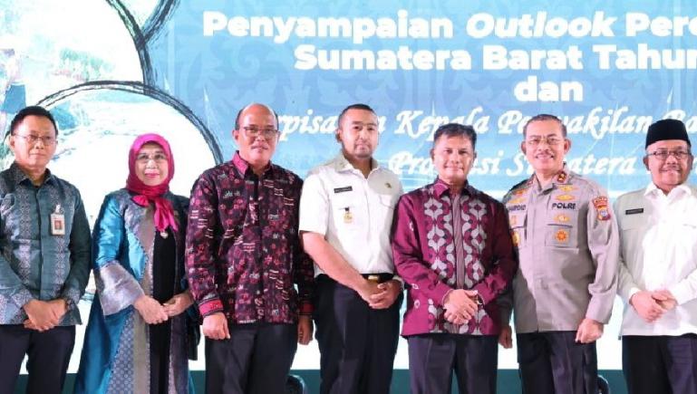 Ketua DPRD Sumbar, Supardi bersama Wagub Audy Joinaldy menghadiri acara di BI perwakilan Sumbar, Rabu (25/1). (Dok : Istimewa)