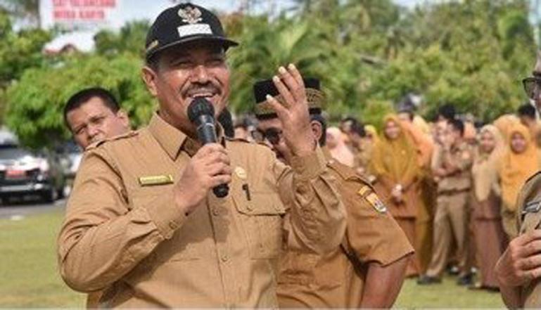 Wawako Mardison saat berikan arahan pada ASN di Pemko Pariaman di apel gabungan perdana tahun 2023, , Senin (2/1). (Dok : Istimewa)