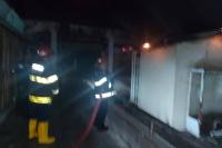 Dinas Damkar Turunkan 3 Unit Armada: Penyebab Gardu Terbakar Belum Diketahui